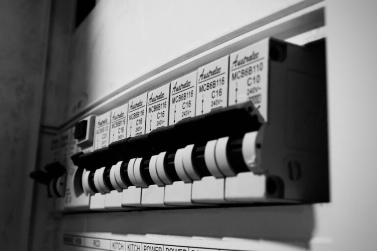 Permisos de Obra y Declaración Responsable para Instalar Paneles en Tejado: black and white audio mixer